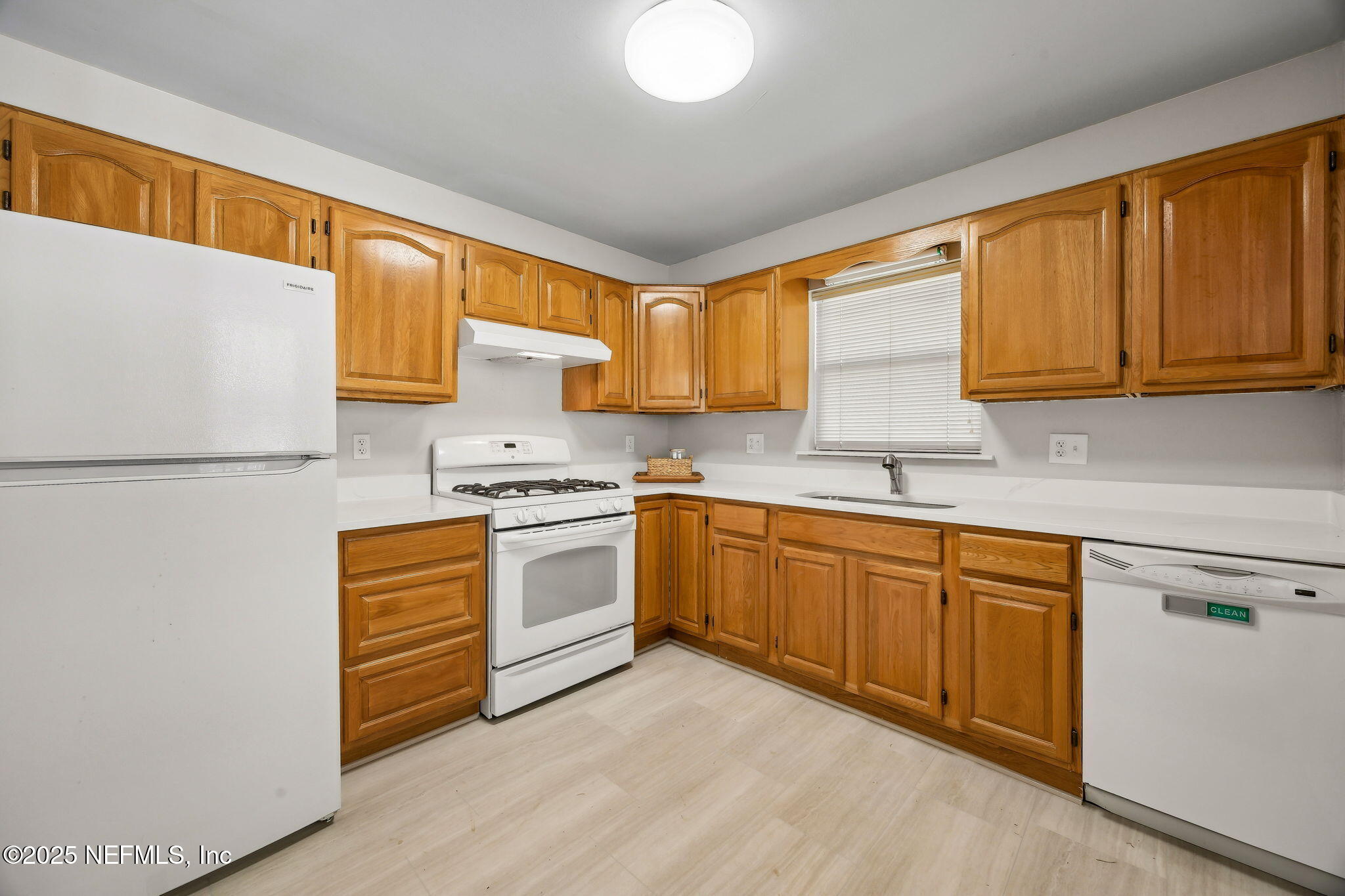 4718 Redstone Drive Jacksonville, FL 32210 - Photo 16 of 40 Kitchen