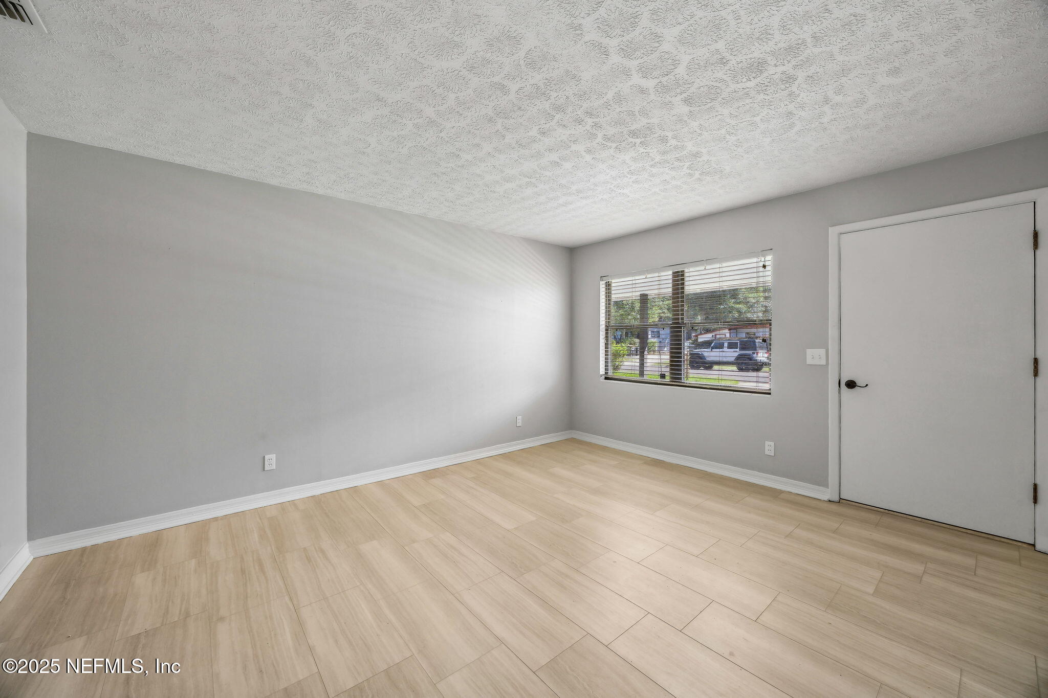 4718 Redstone Drive Jacksonville, FL 32210 - Photo 7 of 40 Living Room