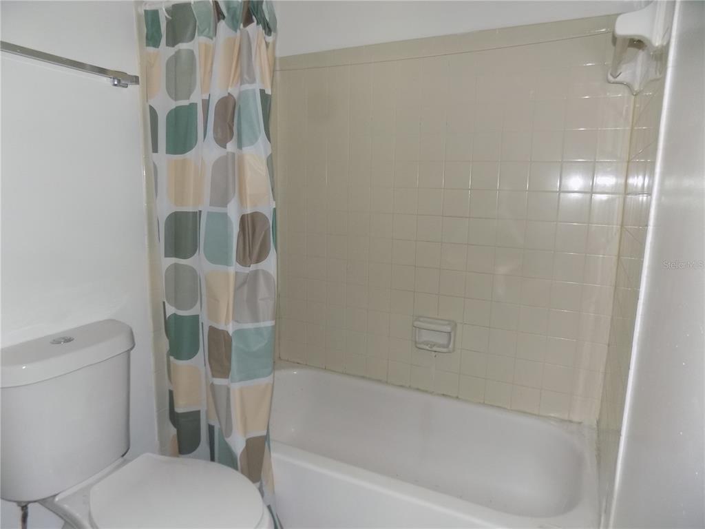 6124 Southwest 10th Place, Unit A Gainesville, FL 32607 - Photo 16 of 22