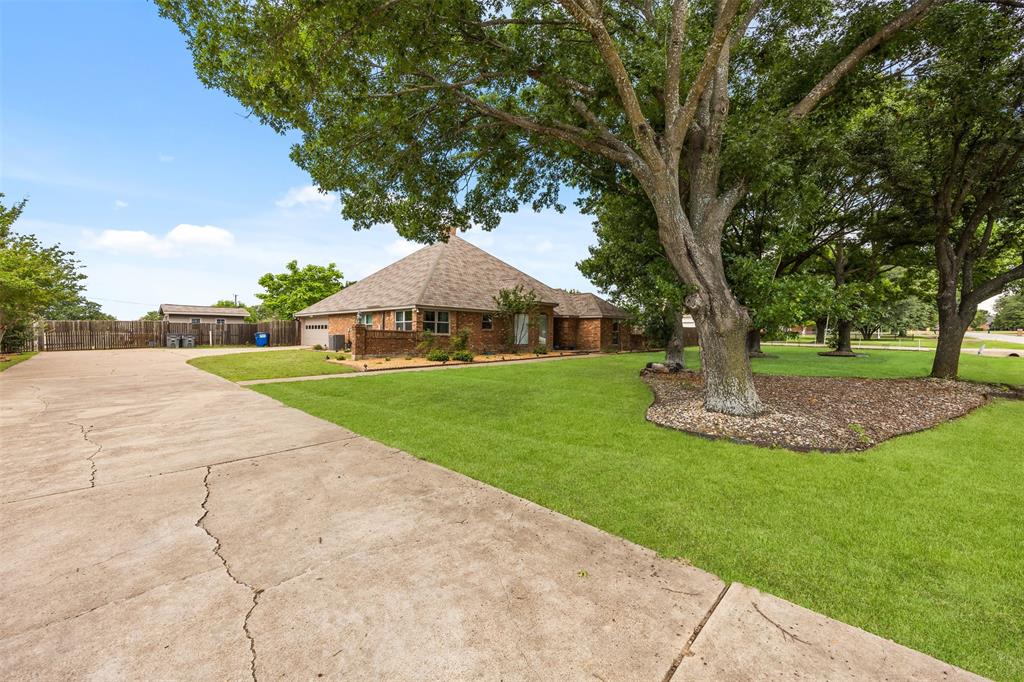 909 Valley View Avenue Red Oak, TX 75154 - Photo 5 of 37 a view of a house with a yard
