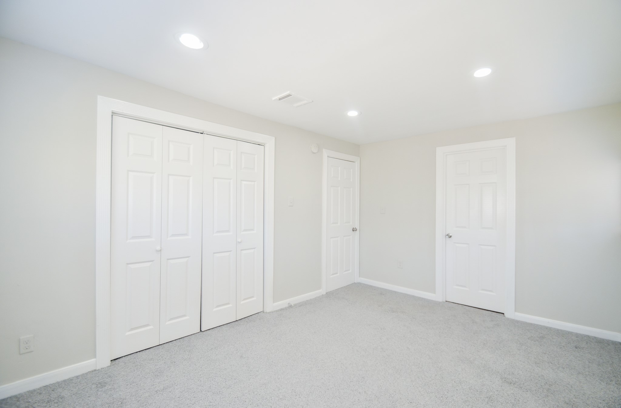 5238 Keystone Street Houston, TX 77021 - Photo 18 of 31 Neutral-hued room offering a calm, soothing feel.