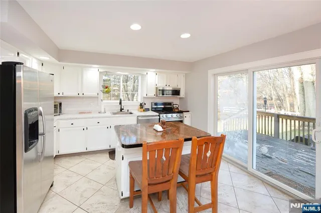 $3,000 | 13 Central Avenue, Unit 1, Allendale, NJ 07401