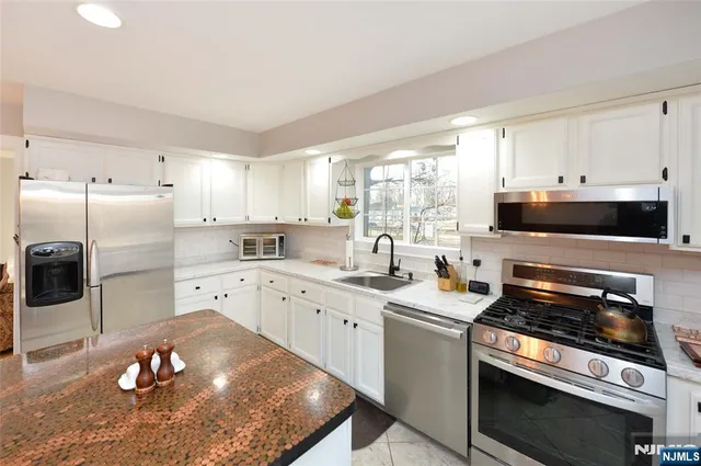 $3,000 | 13 Central Avenue, Unit 1, Allendale, NJ 07401