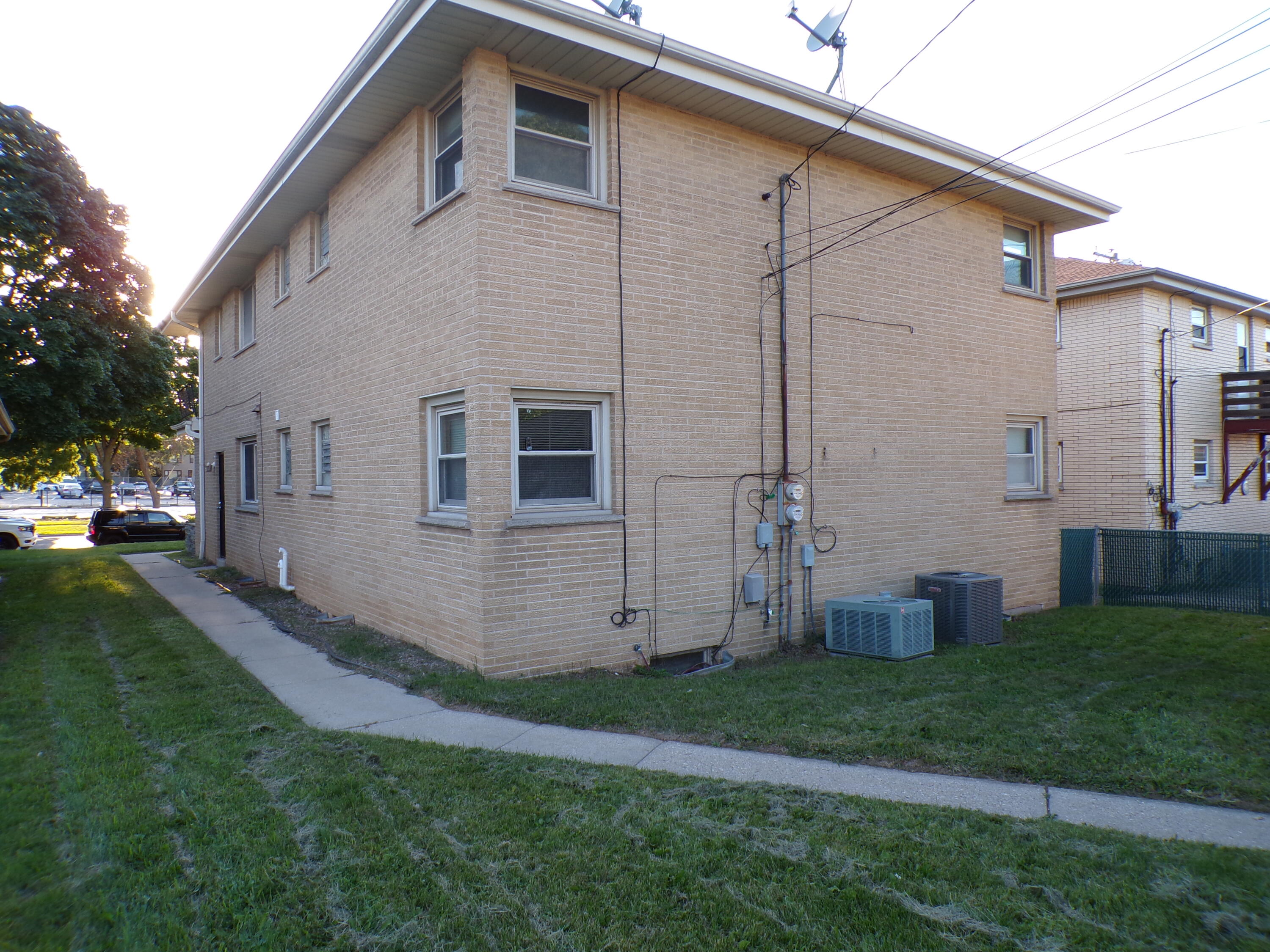 3950 North 68th Street, Unit 3952 Milwaukee, WI 53216 - Photo 14 of 64 100_0211