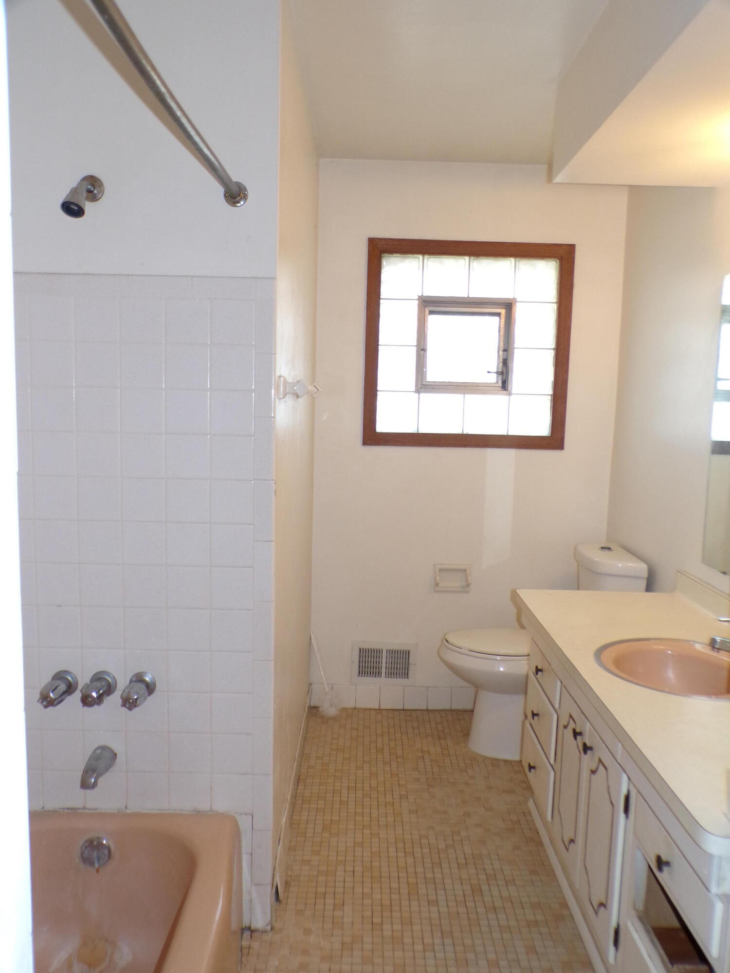 3950 North 68th Street, Unit 3952 Milwaukee, WI 53216 - Photo 19 of 64 100_0148