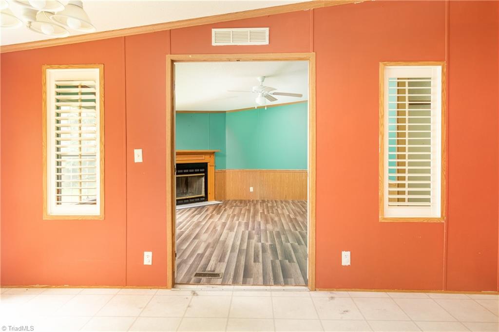 3940 Friendship Patterson Mill Road Burlington, NC 27215 - Photo 20 of 38 View into the Great Room