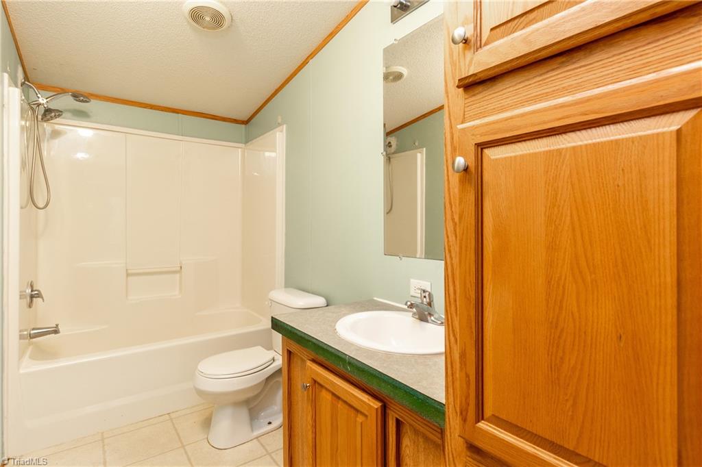 3940 Friendship Patterson Mill Road Burlington, NC 27215 - Photo 23 of 38 Hall bathroom