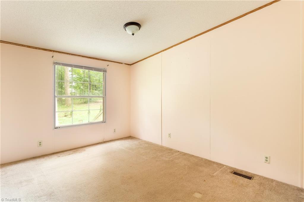3940 Friendship Patterson Mill Road Burlington, NC 27215 - Photo 25 of 38 Bedroom 3