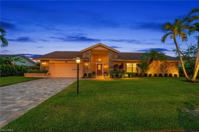$997,500 | 1203 Foxfire Lane, Naples, FL 34104