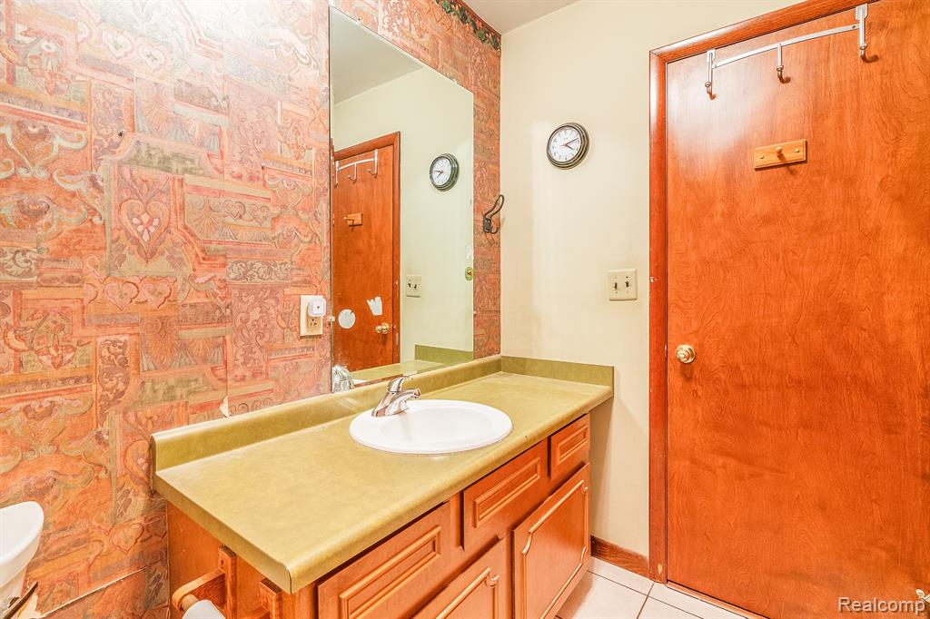 18805 Savage Road Belleville, MI 48111 - Photo 12 of 38