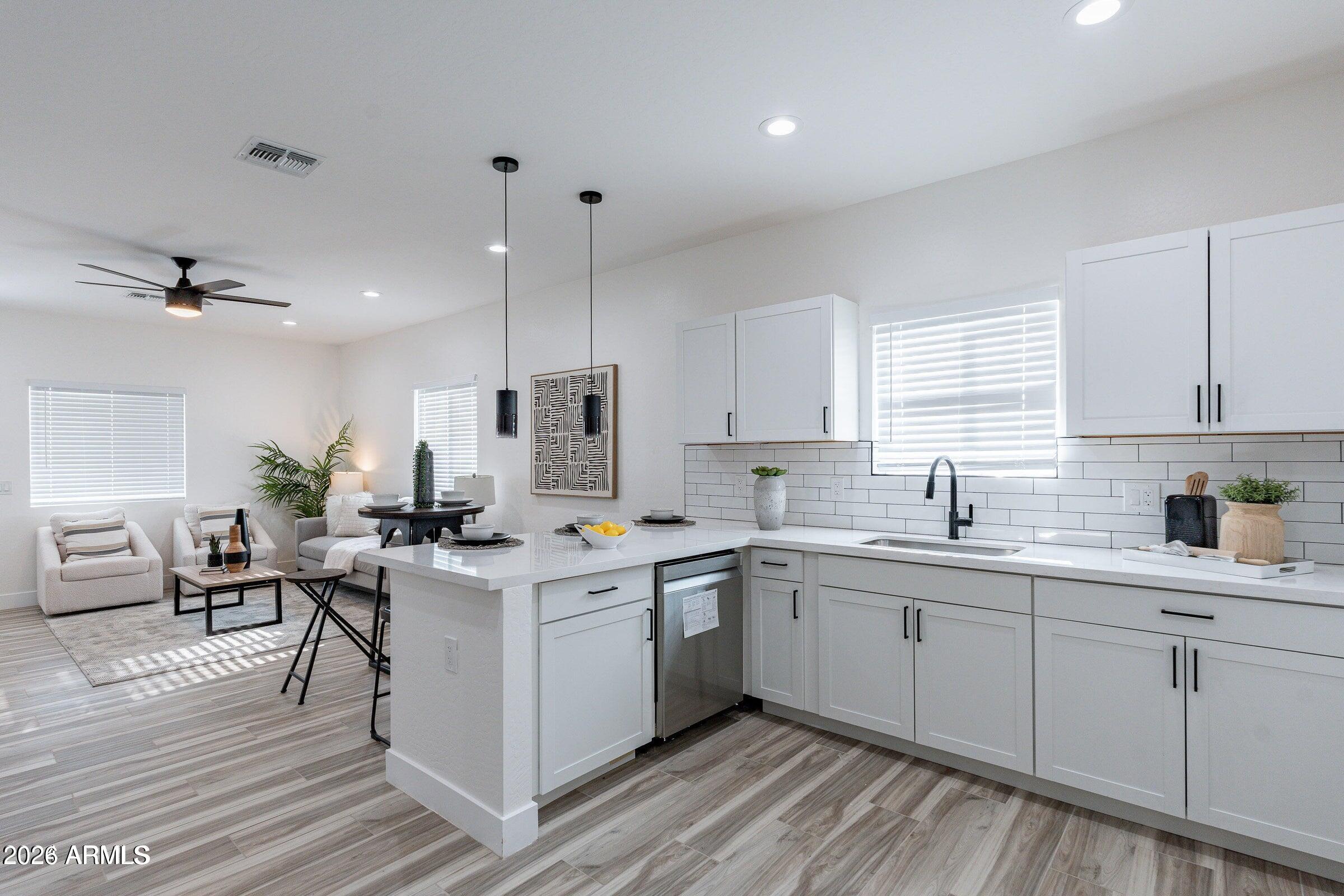 4815 South 28th Street, Unit 2 Phoenix, AZ 85040 - Photo 4 of 20