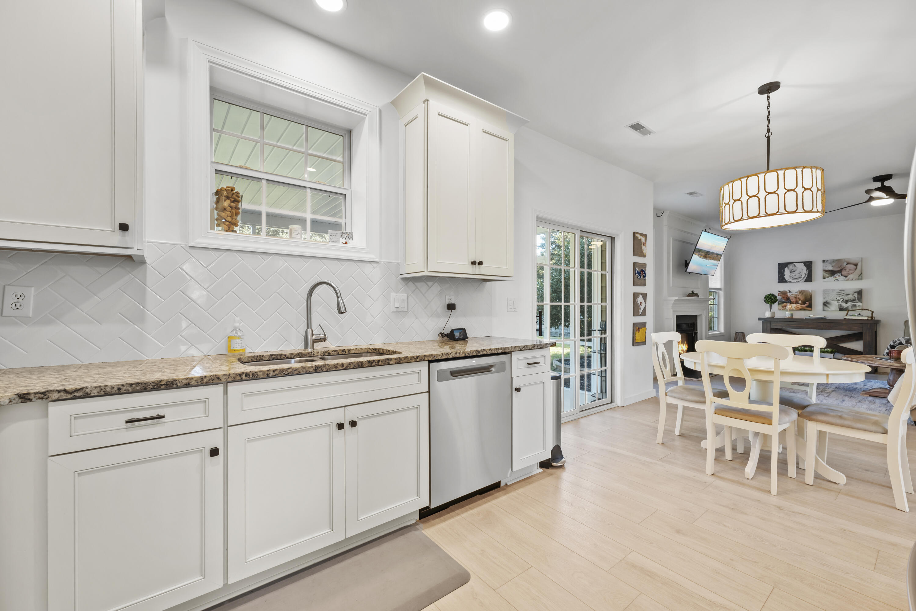 1676 Jorrington Street Mount Pleasant, SC 29466 - Photo 10 of 36 P1070559