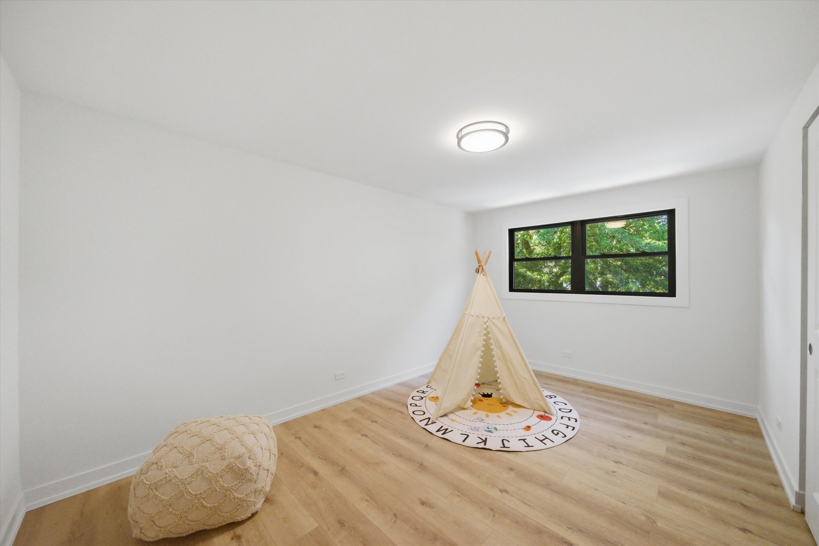 12 West Pickwick Road Arlington Heights, IL 60005 - Photo 18 of 43 Gallery Image 18