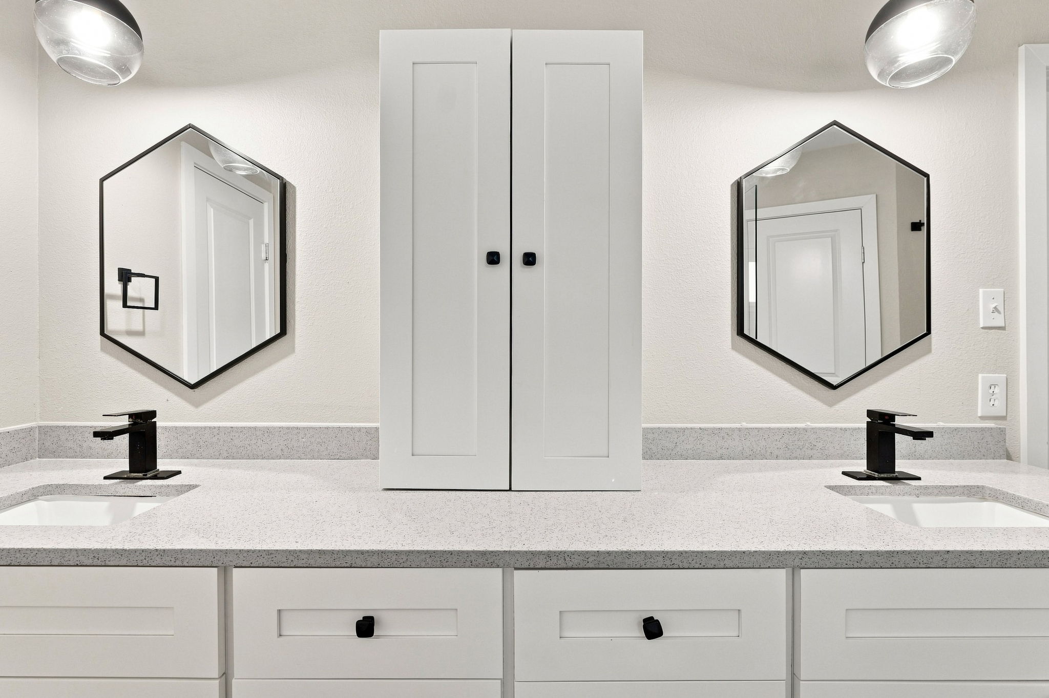 12713 Rhea Court Austin, TX 78727 - Photo 27 of 36 Primary Bathroom