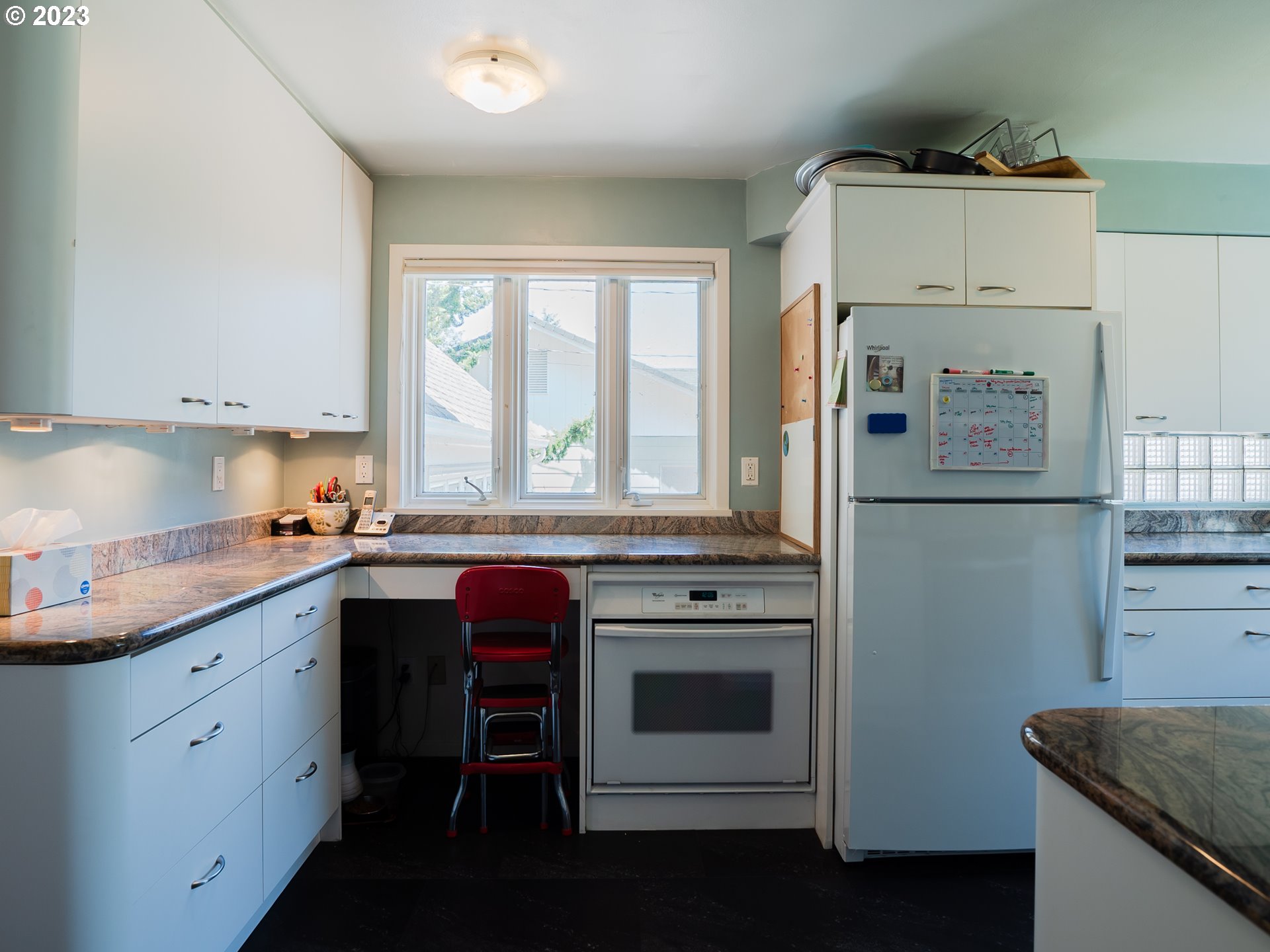 488 Sunshine Acres Drive Eugene, OR 97401 - Photo 14 of 40 a kitchen with a stove a sink and a refrigerator