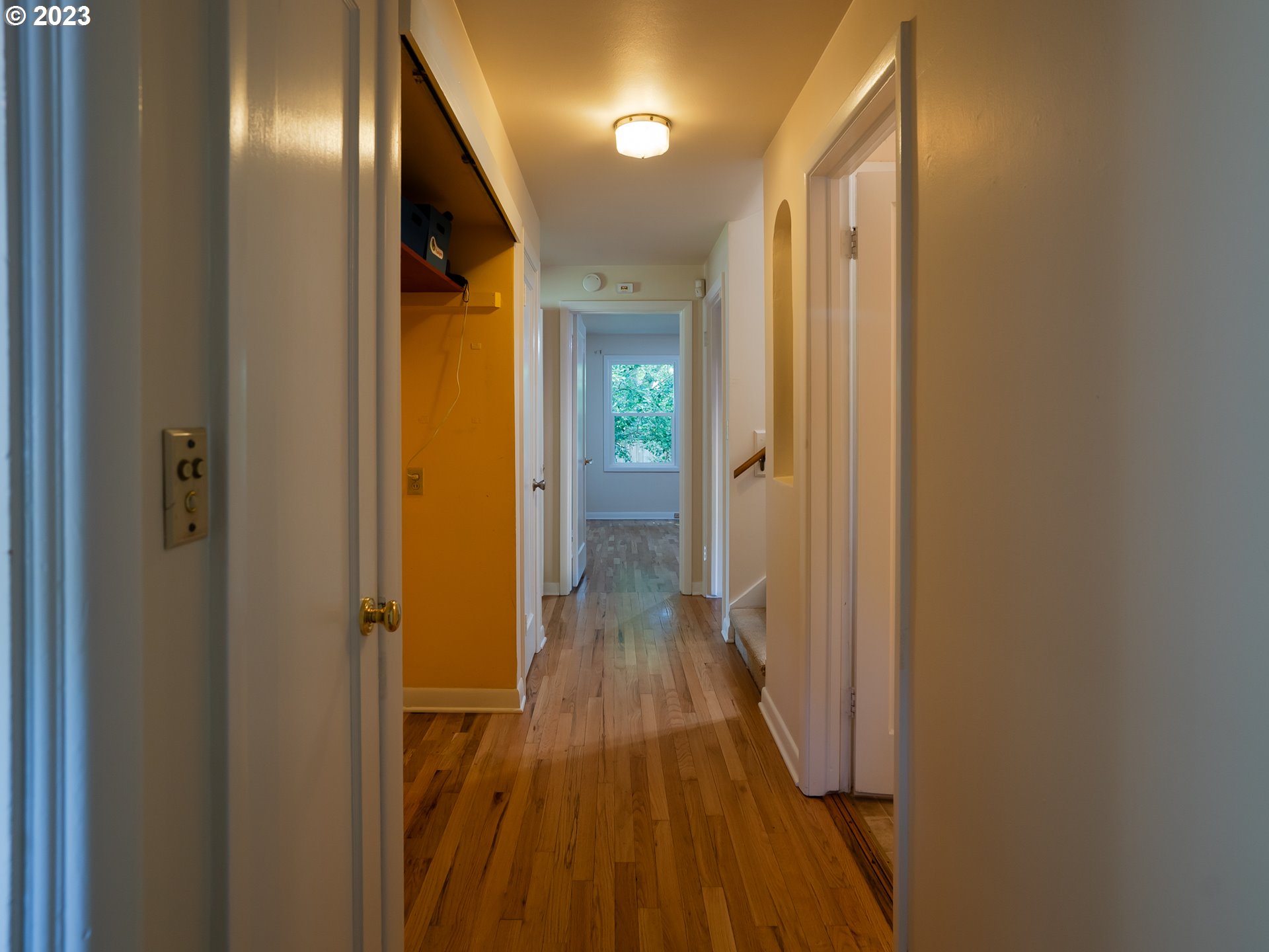 488 Sunshine Acres Drive Eugene, OR 97401 - Photo 22 of 40 a view of hallway with wooden floor
