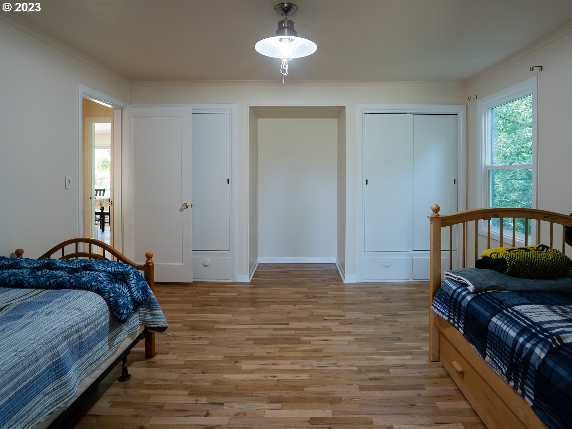 488 Sunshine Acres Drive Eugene, OR 97401 - Photo 24 of 40 a bedroom with a bed and window