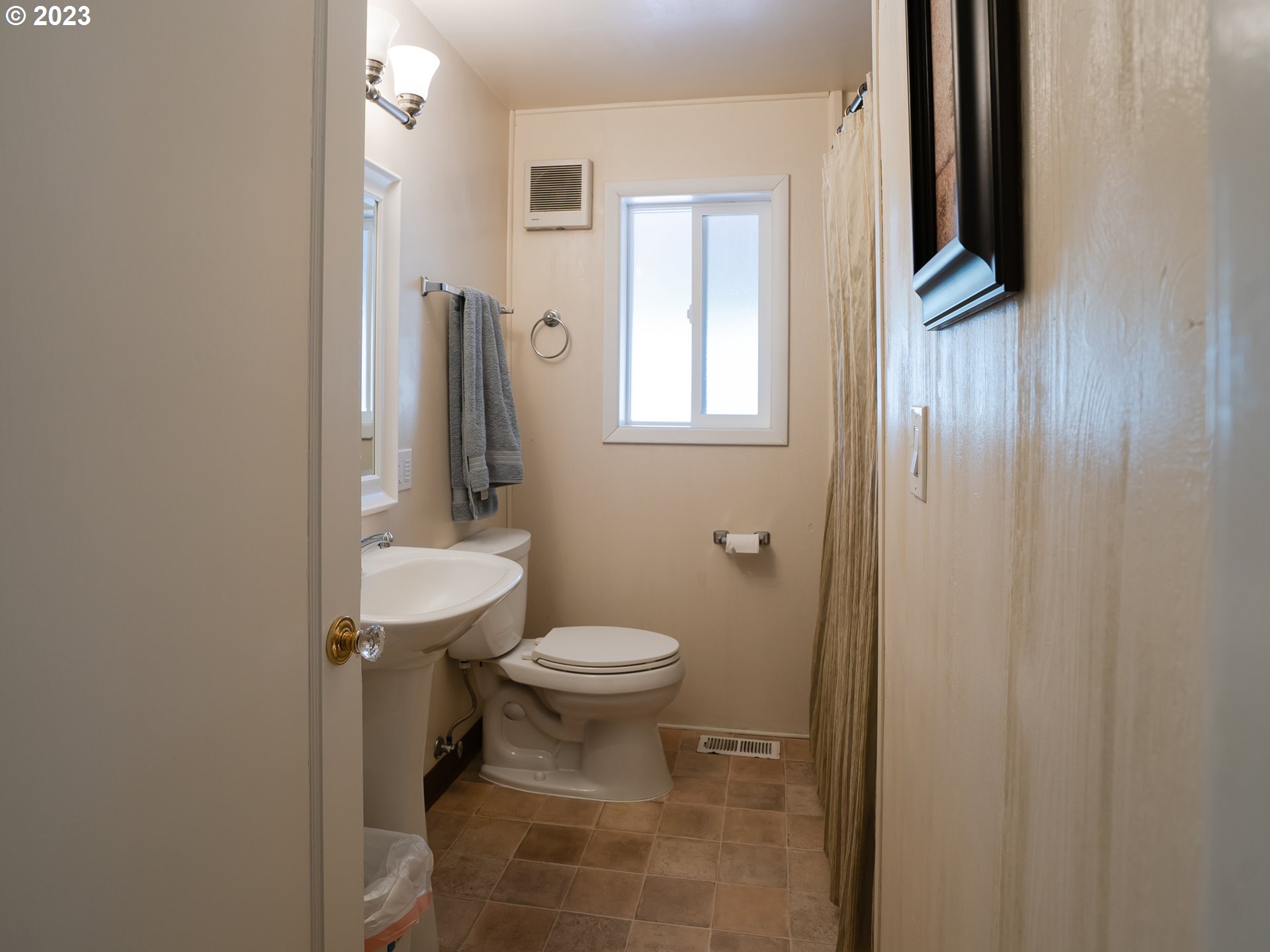 488 Sunshine Acres Drive Eugene, OR 97401 - Photo 30 of 40 a bathroom with a toilet