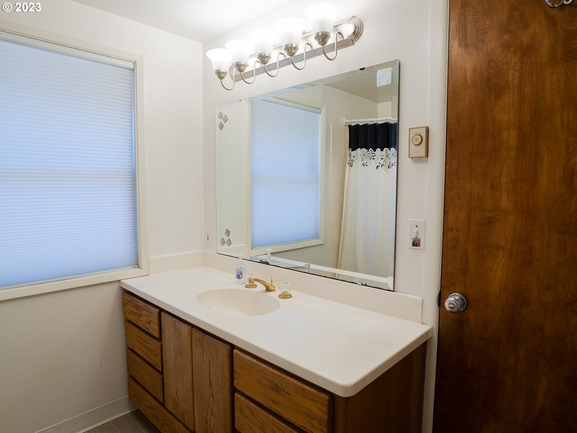 488 Sunshine Acres Drive Eugene, OR 97401 - Photo 31 of 40 a bathroom with a sink vanity and a mirror