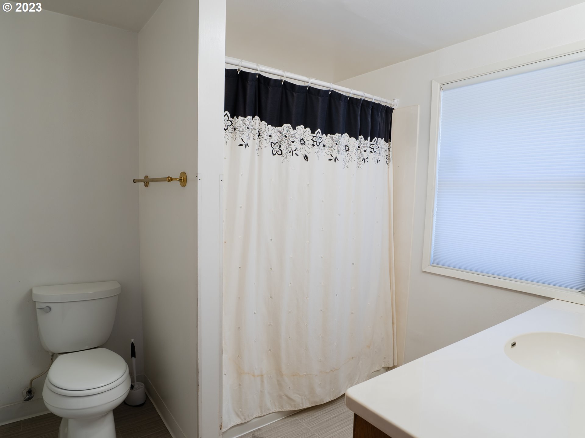 488 Sunshine Acres Drive Eugene, OR 97401 - Photo 32 of 40 a bathroom with a toilet and a vanity