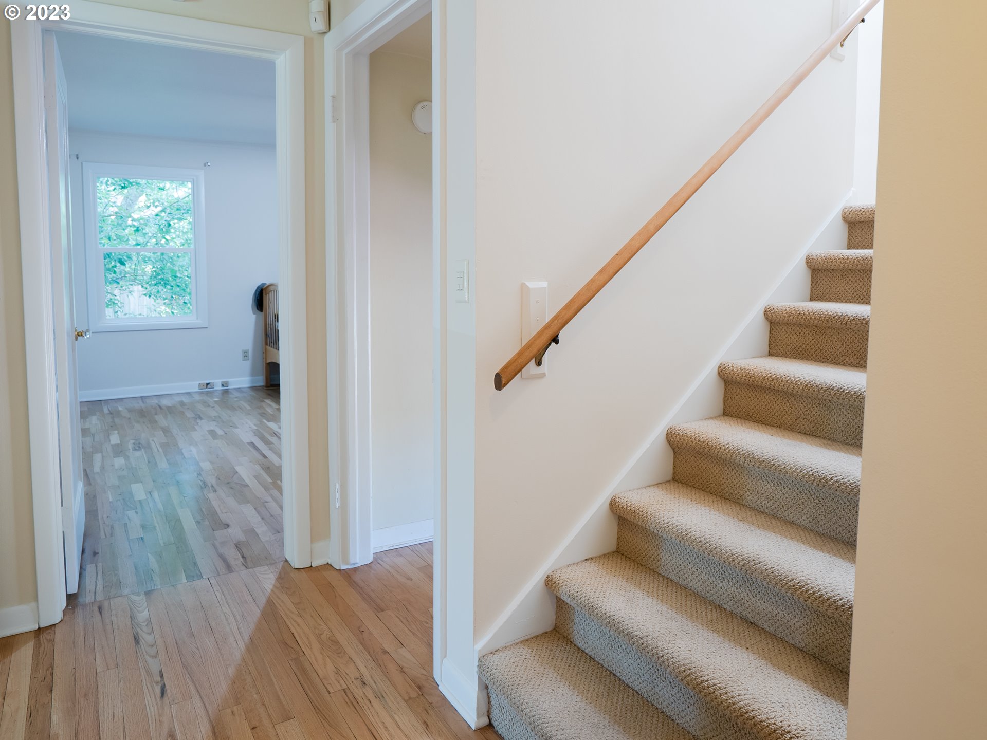 488 Sunshine Acres Drive Eugene, OR 97401 - Photo 35 of 40 a view of entryway and hall with wooden floor