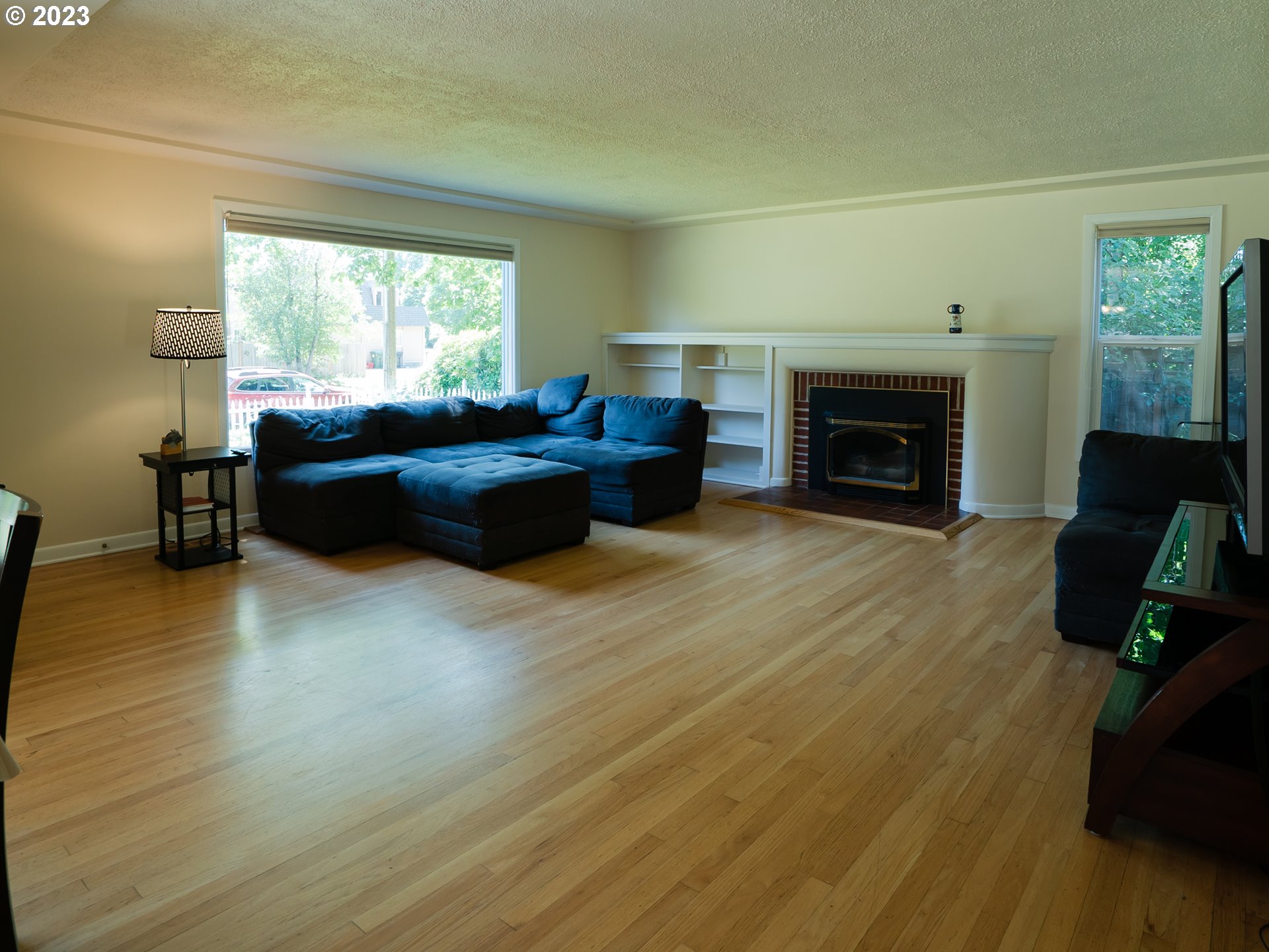 488 Sunshine Acres Drive Eugene, OR 97401 - Photo 7 of 40 a living room with furniture and a fireplace