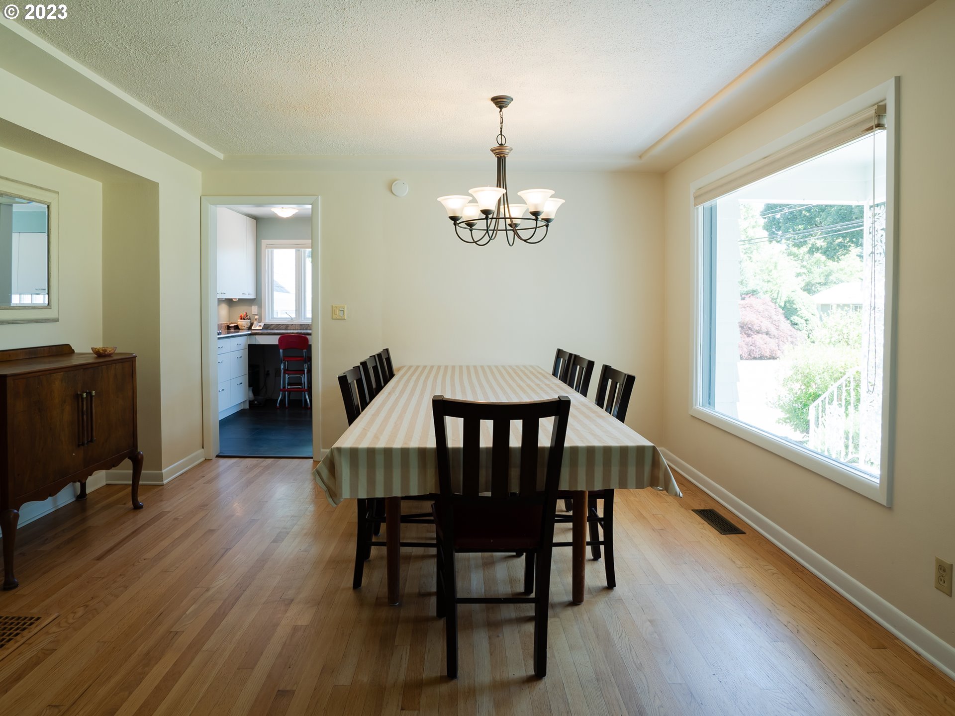 488 Sunshine Acres Drive Eugene, OR 97401 - Photo 10 of 40 a view of a dining room with furniture window and wooden floor
