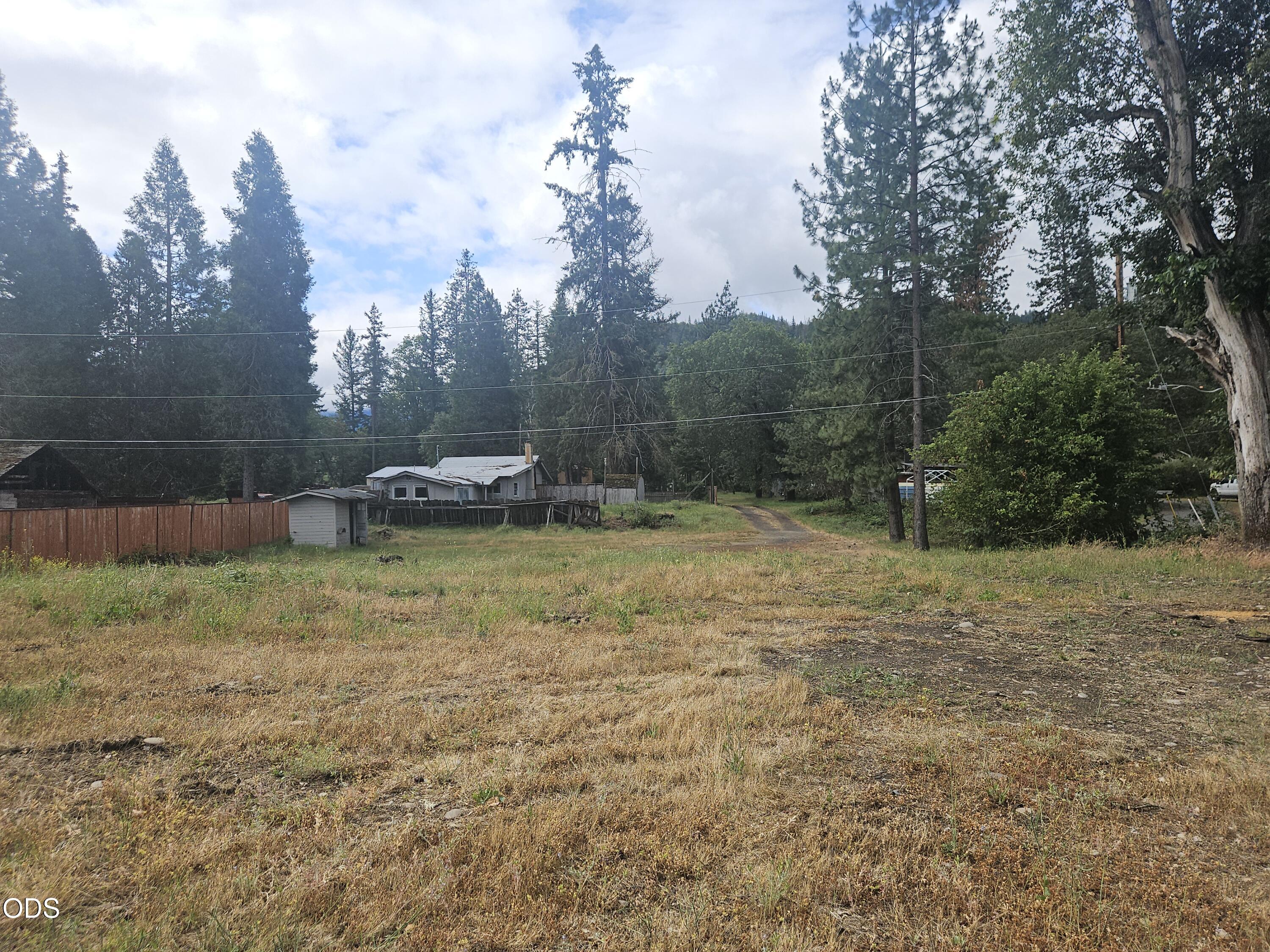 2062 Lampman Road Gold Hill, OR 97525 - Photo 4 of 22