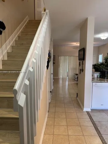 a view of entryway and kitchen