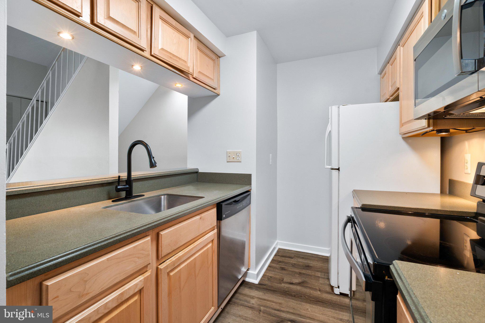 9934 Hellingly Place, Unit 142 Gaithersburg, MD 20886 - Photo 10 of 29 9934 Hellingly Pl-013
