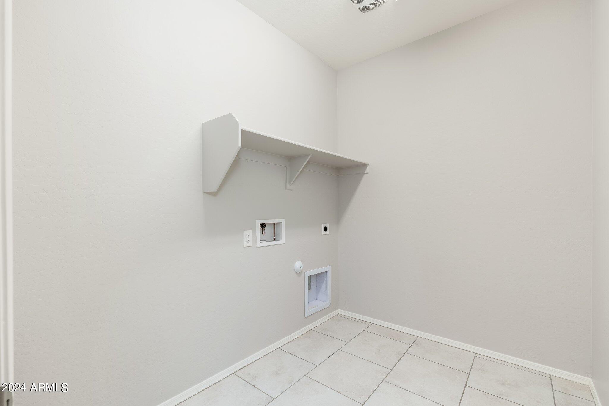 2764 West Apollo Road Phoenix, AZ 85041 - Photo 31 of 45 a view of an empty room