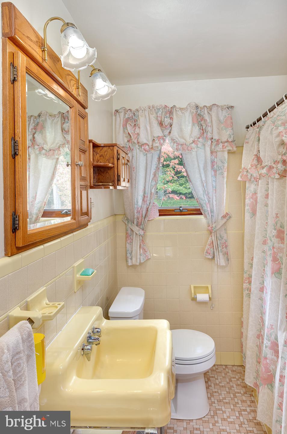 106 Yale Road Voorhees, NJ 08043 - Photo 20 of 30 Bathroom