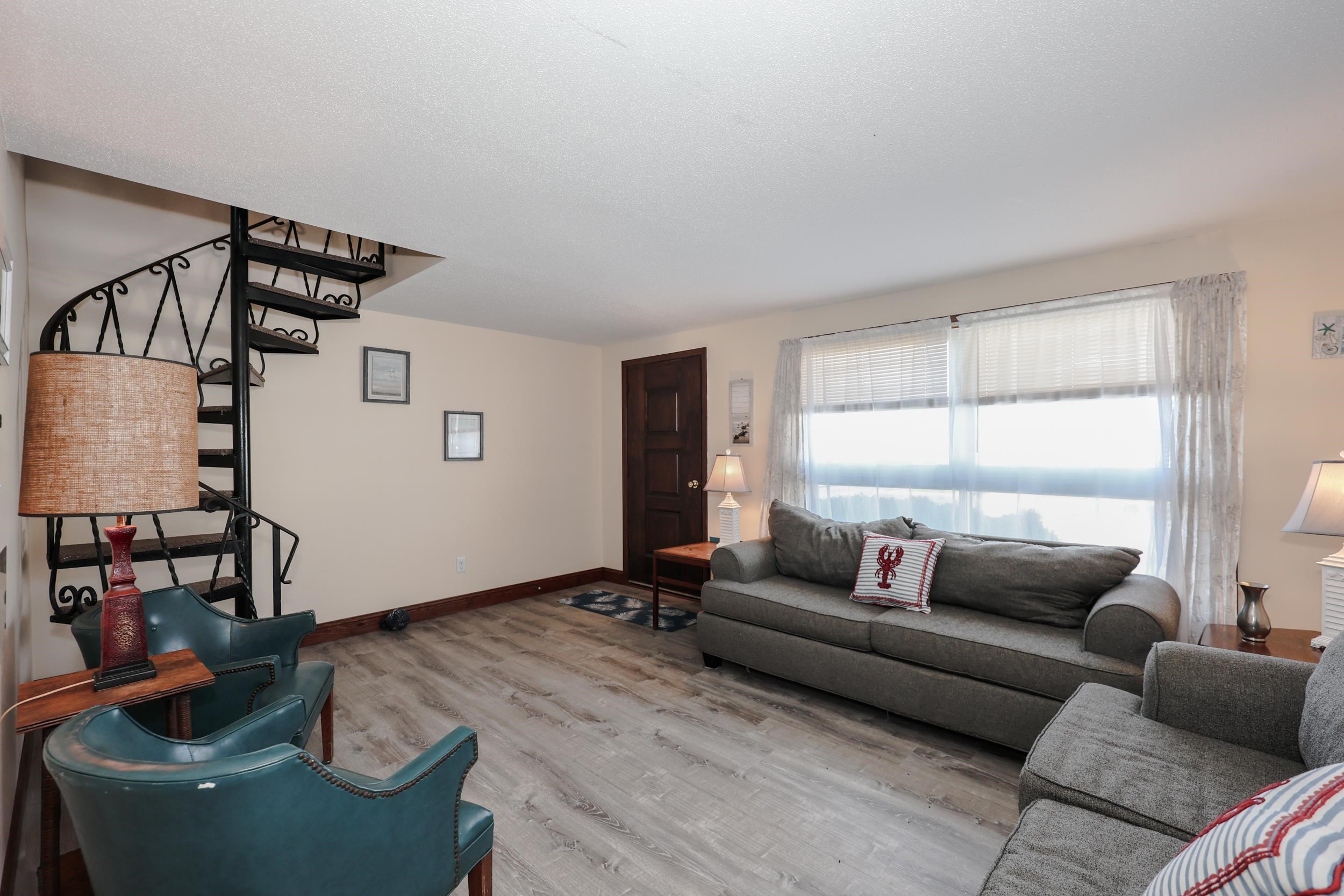 8 Nashua Street Seabrook, NH 03874 - Photo 17 of 25