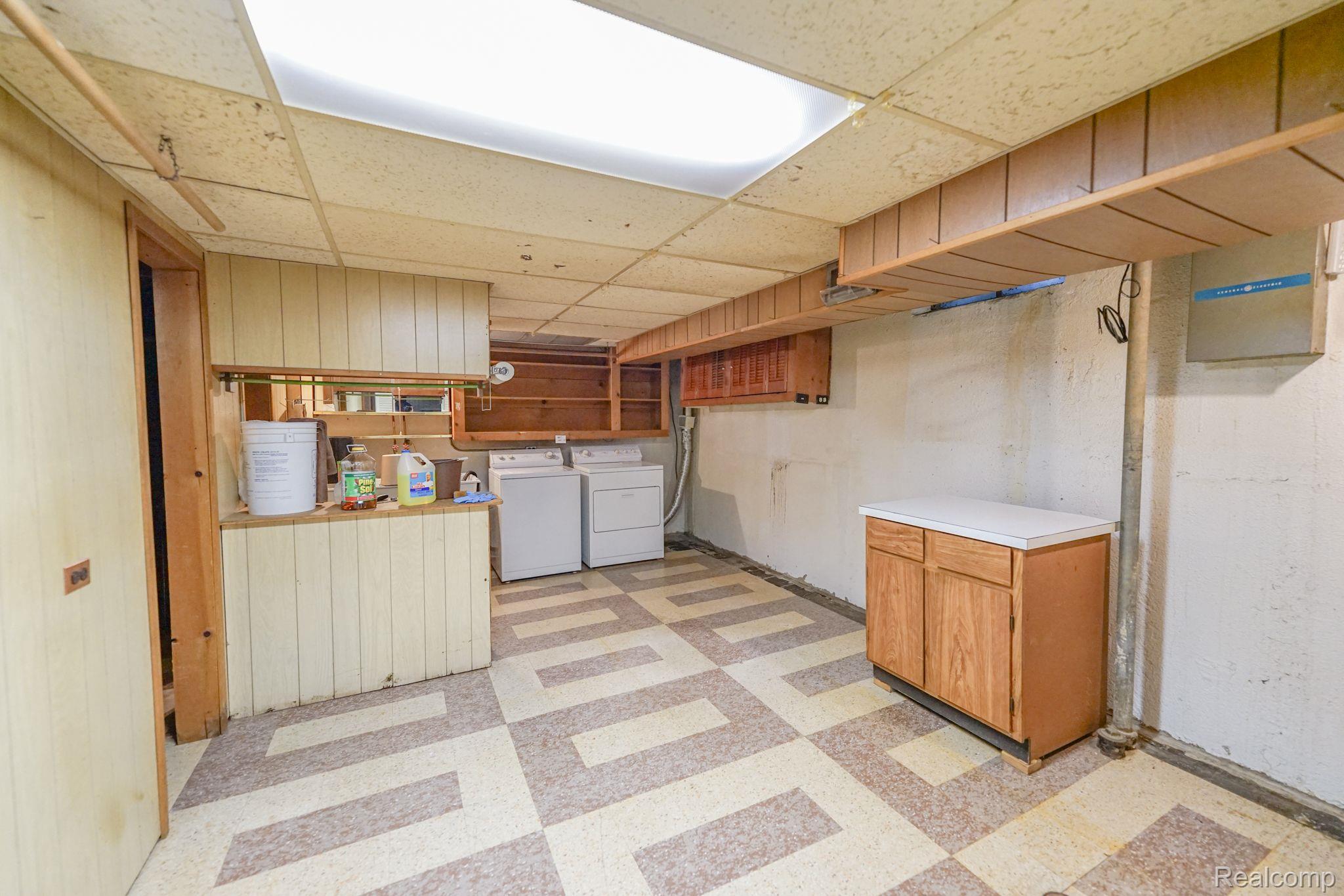 29289 Merrick Warren, MI 48092 - Photo 31 of 34 Gallery Image 31