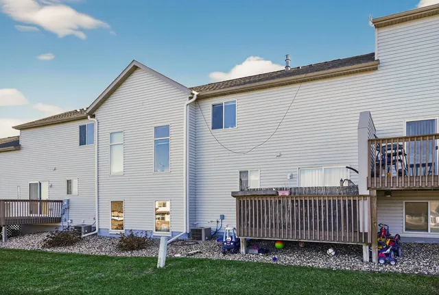 $230,000 | 742 Baylee Place Southwest, Pine Island, MN 55963