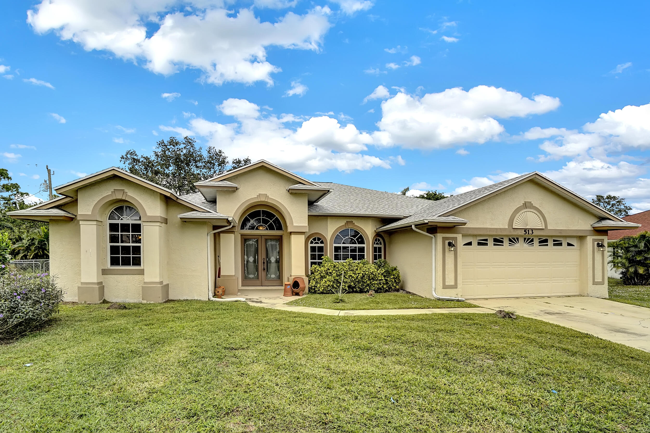 513 Southeast Cliff Road Port St. Lucie, FL 34984 - Photo 2 of 36 _DSC2495