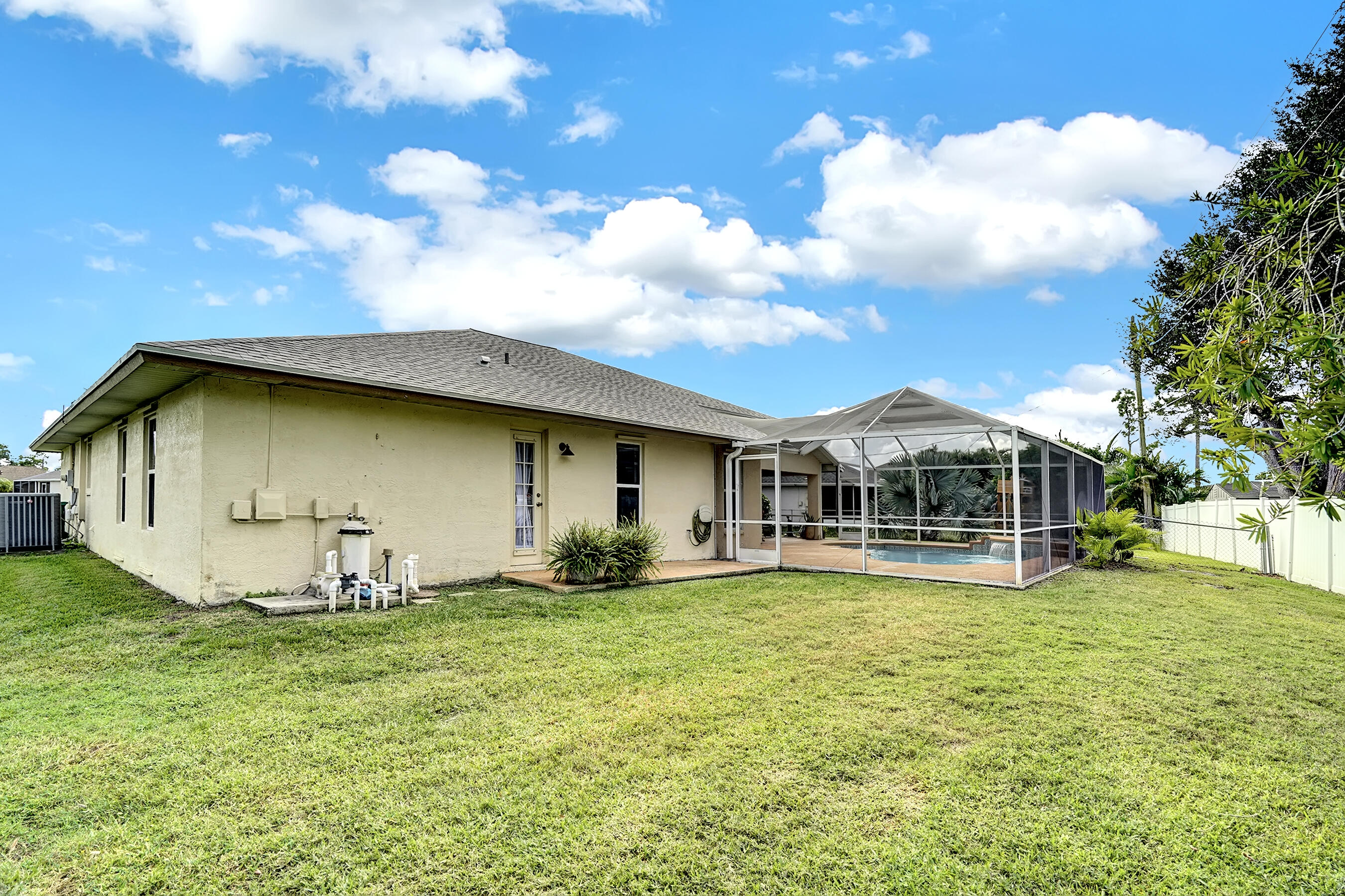 513 Southeast Cliff Road Port St. Lucie, FL 34984 - Photo 35 of 36 _DSC2688