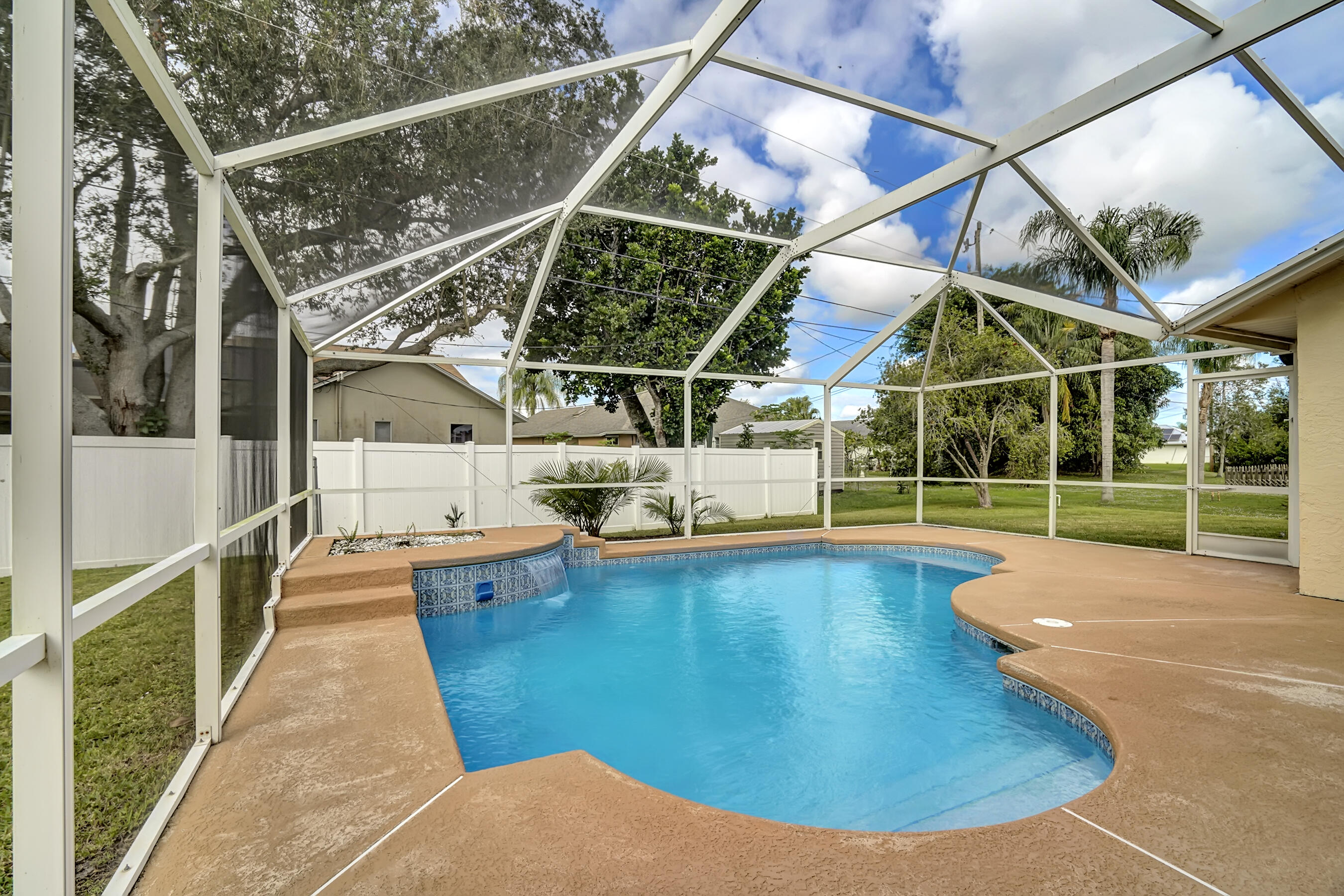 513 Southeast Cliff Road Port St. Lucie, FL 34984 - Photo 4 of 36 _DSC2673