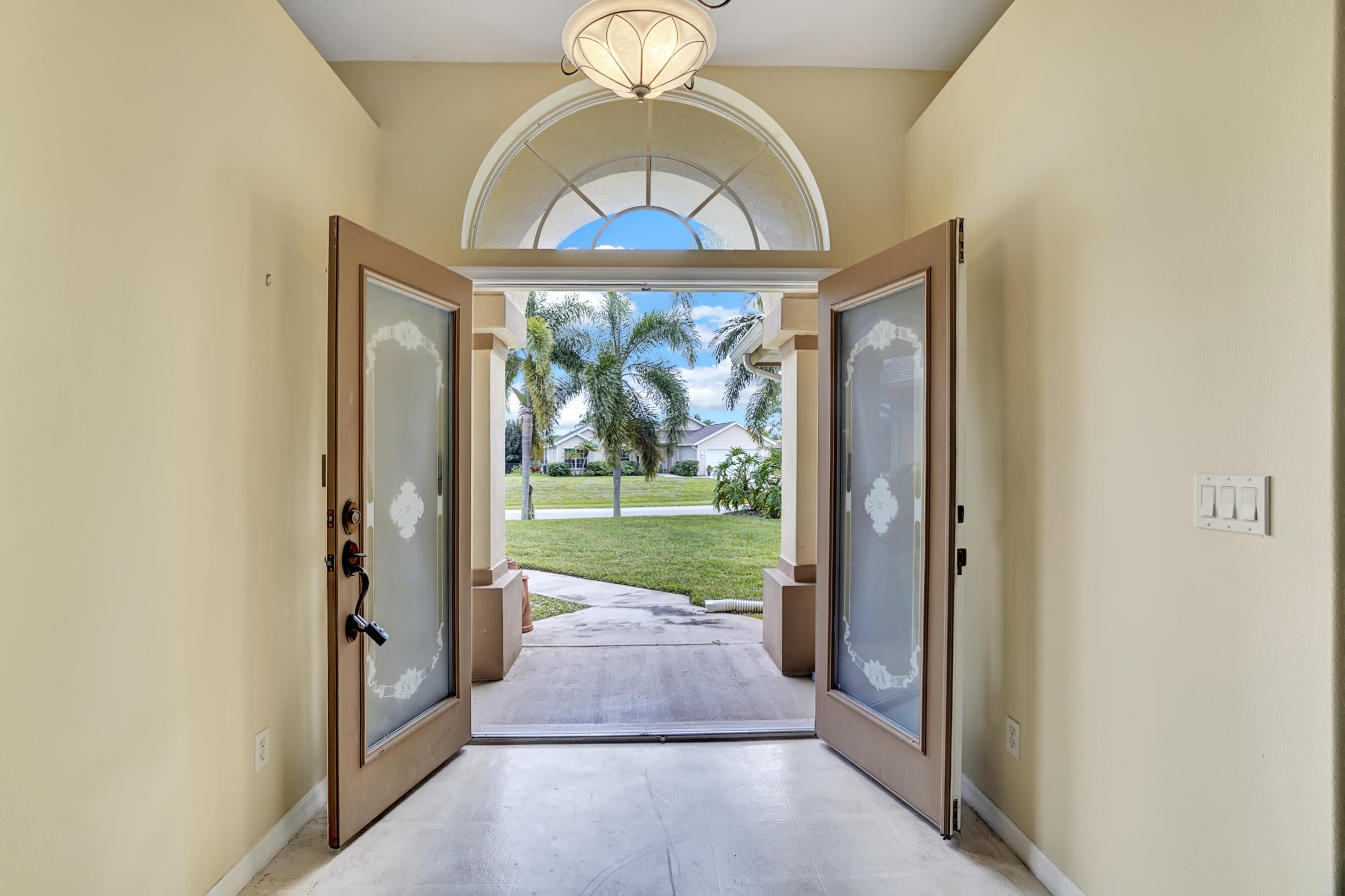 513 Southeast Cliff Road Port St. Lucie, FL 34984 - Photo 8 of 36 _DSC2523