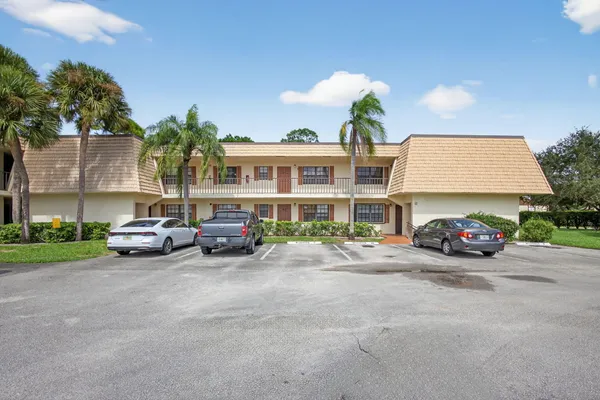 $2,100 | 4169 Oak Terrace Drive, Greenacres, FL 33463
