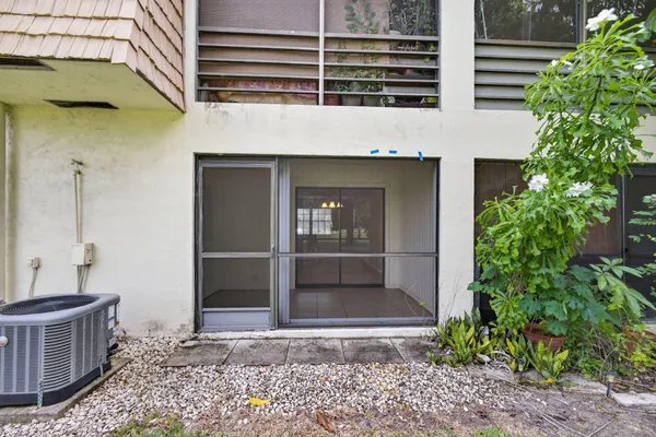 $2,000 | 4169 Oak Terrace Drive, Greenacres, FL 33463