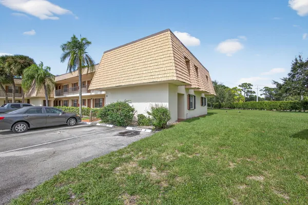 $2,000 | 4169 Oak Terrace Drive, Greenacres, FL 33463