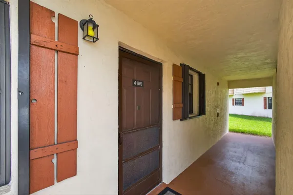 $2,000 | 4169 Oak Terrace Drive, Greenacres, FL 33463