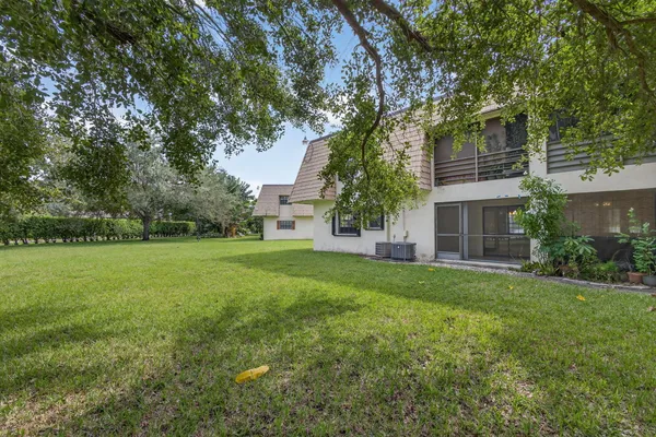 $2,000 | 4169 Oak Terrace Drive, Greenacres, FL 33463