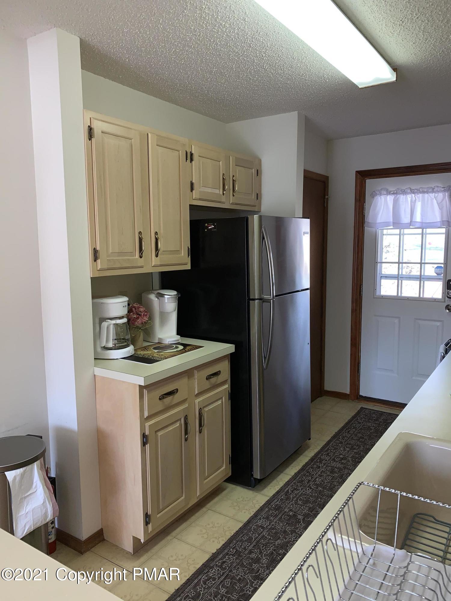 261 Kirkham Road Bushkill, PA 18324 - Photo 14 of 51 12-Kitchen 2
