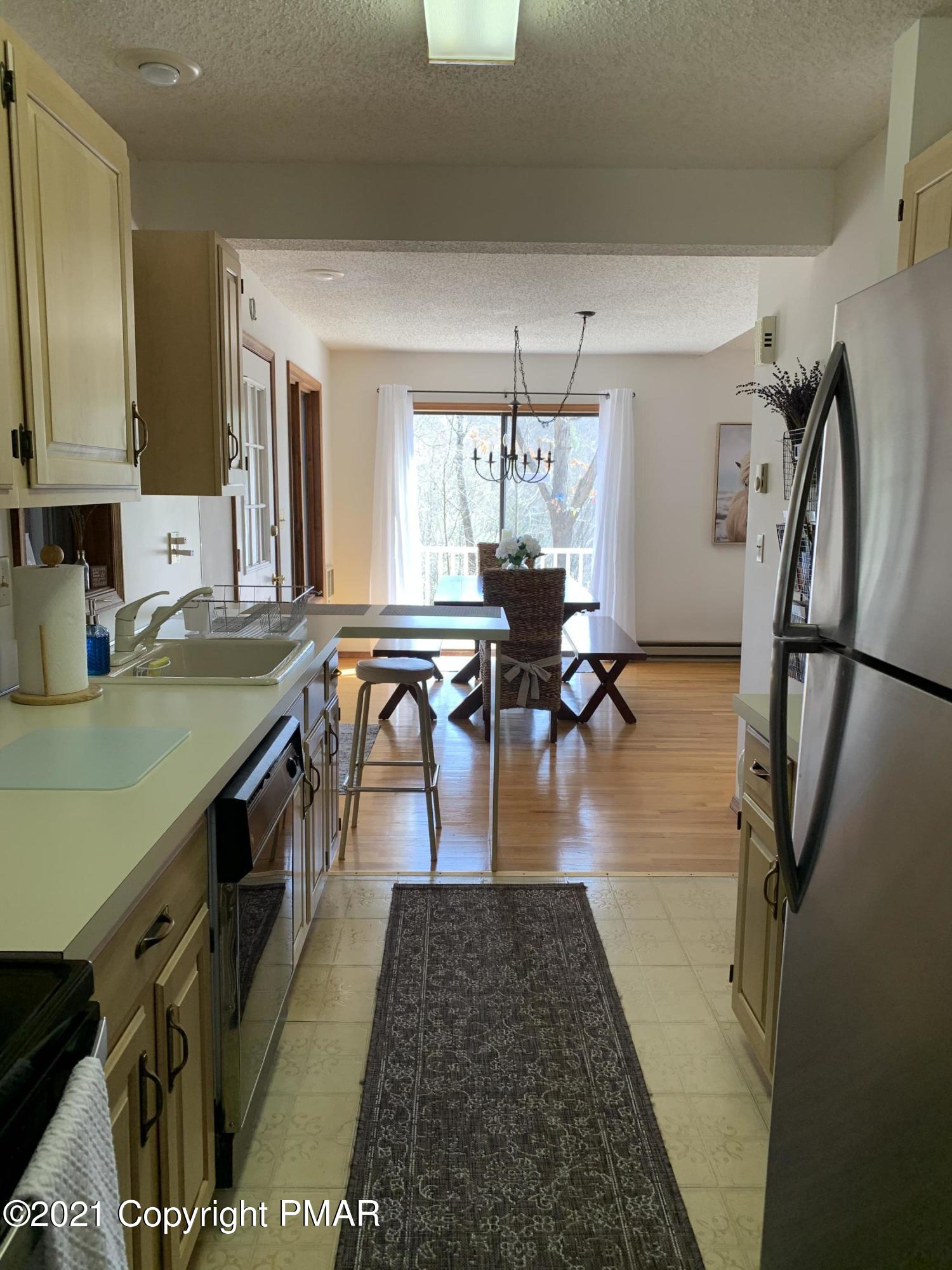 261 Kirkham Road Bushkill, PA 18324 - Photo 15 of 51 13-Kitchen 3