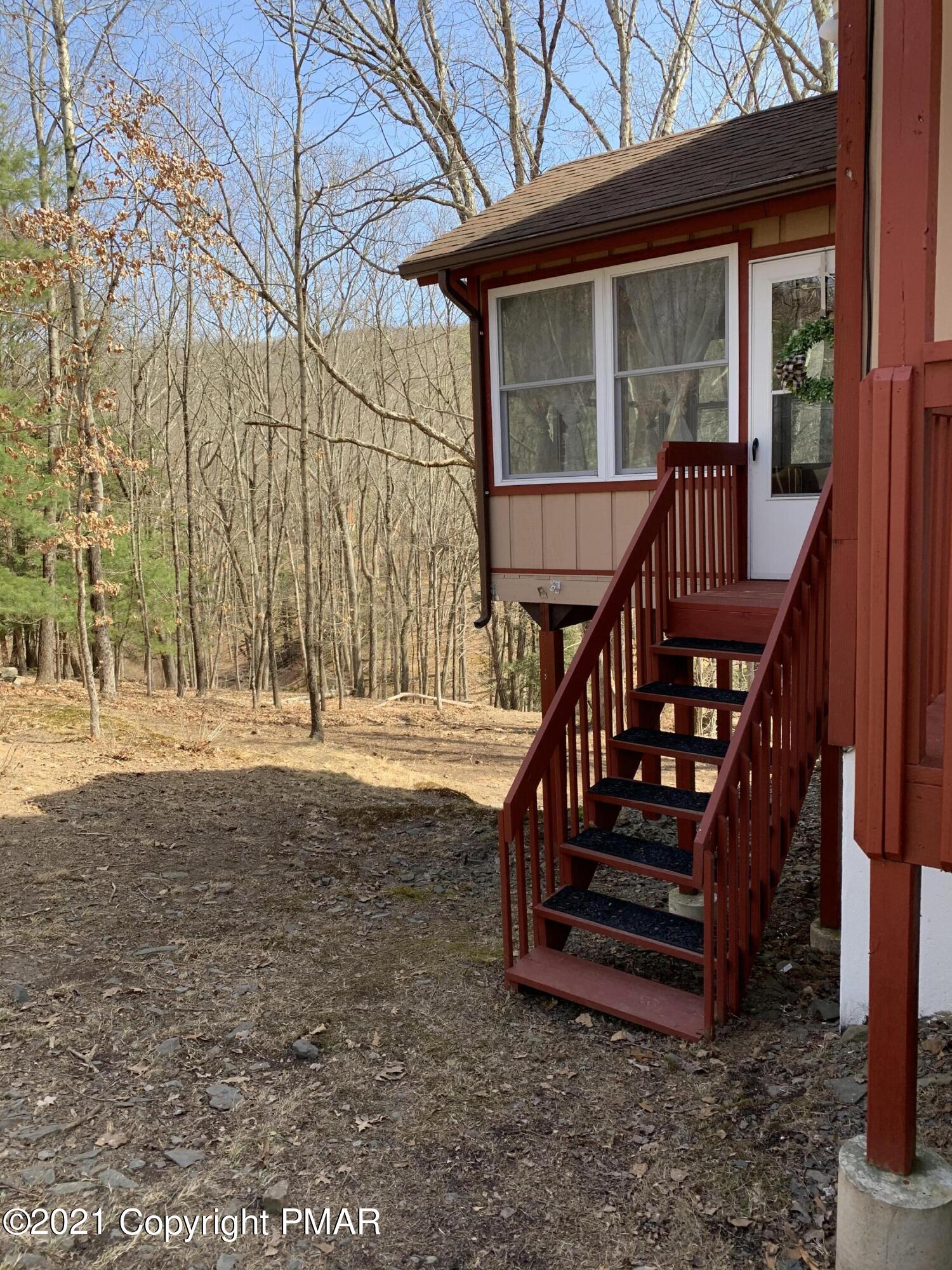 261 Kirkham Road Bushkill, PA 18324 - Photo 5 of 51 4-Florida Room Outside