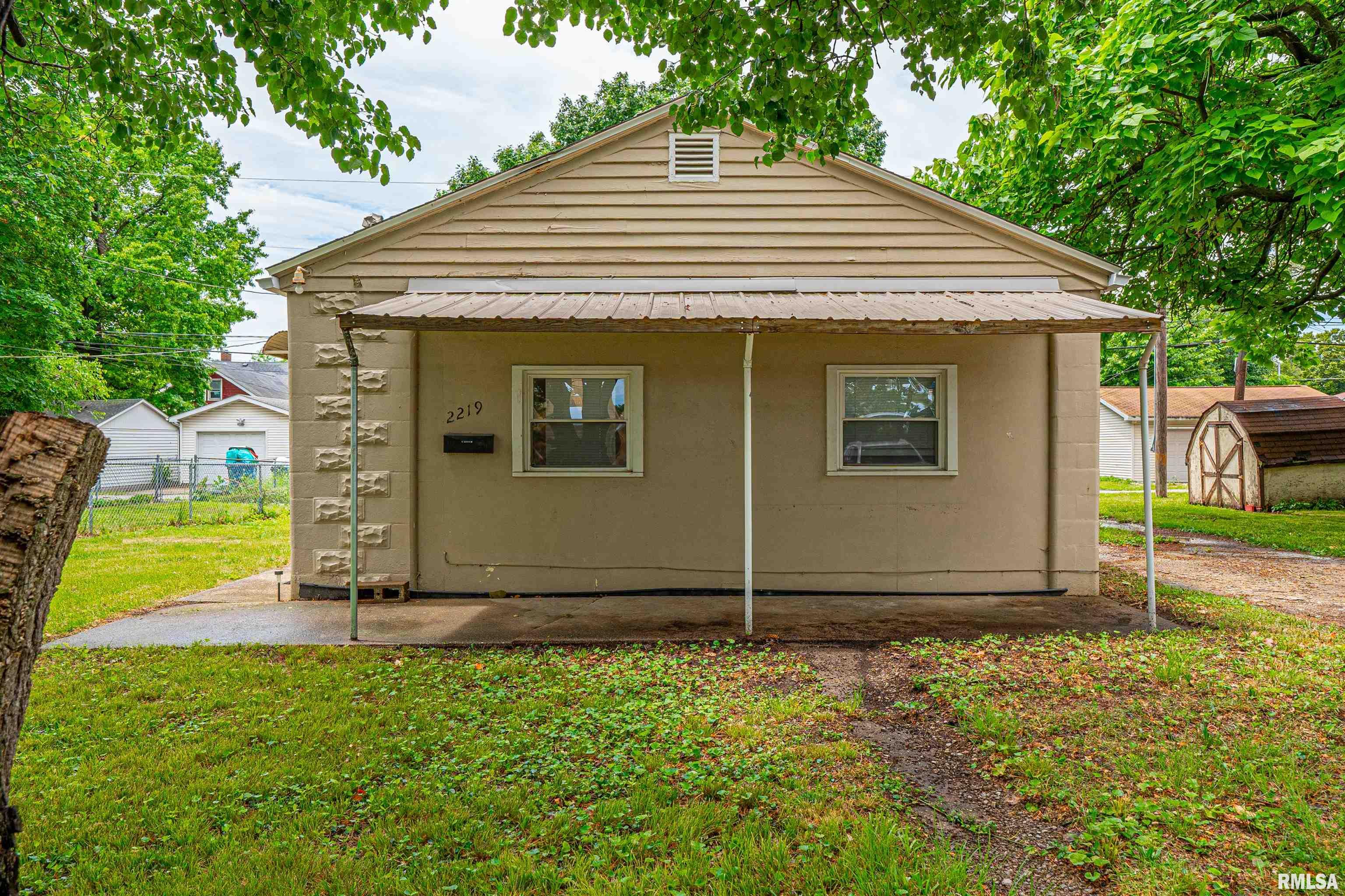 2219 South 6th Street Springfield, IL 62703 - Photo 2 of 15