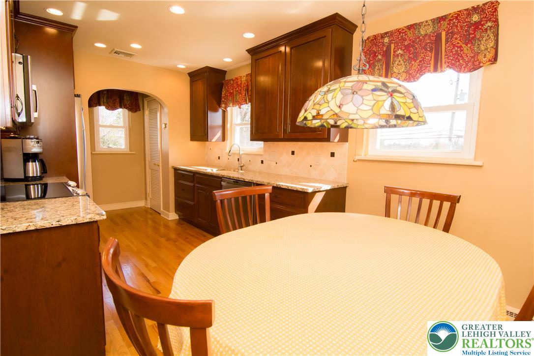 3316 Edinburgh Road Allentown, PA 18104 - Photo 12 of 35