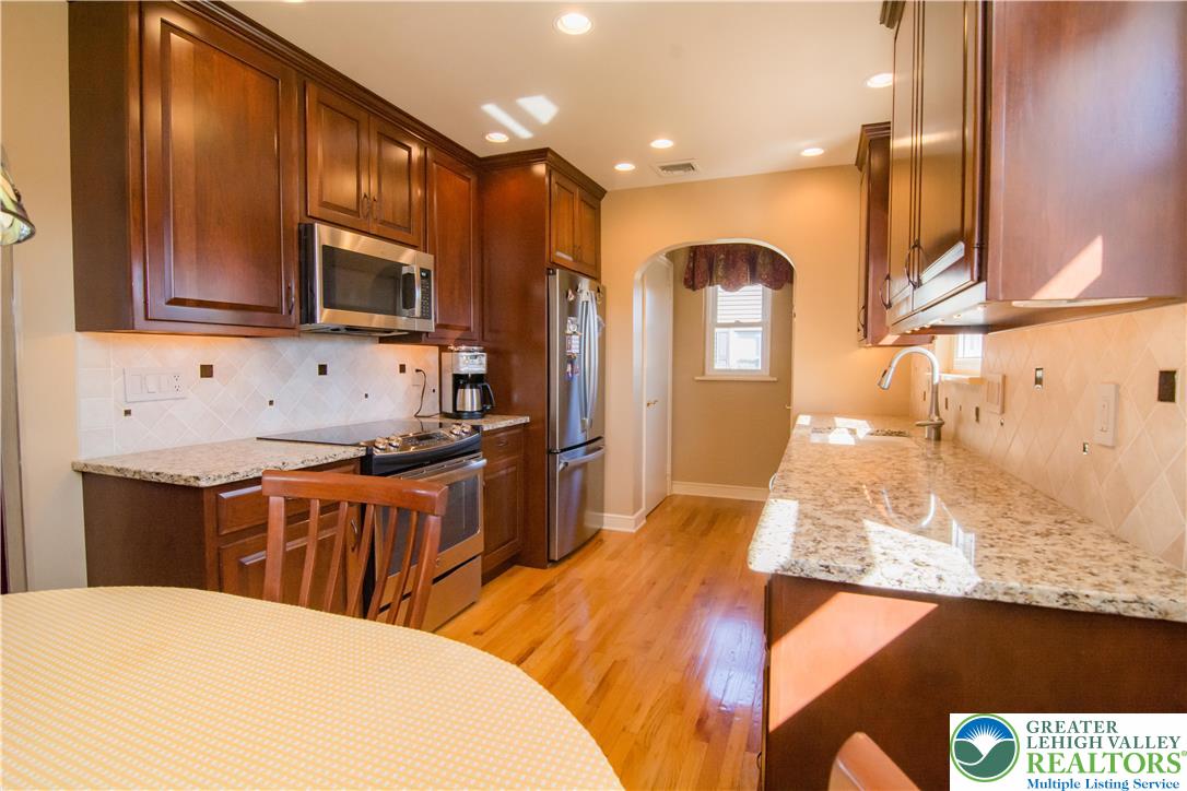 3316 Edinburgh Road Allentown, PA 18104 - Photo 13 of 35